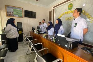 Amanah Hakim Pengadilan Agama Sidikalang Kepada Petugas PTSP dalam Kegiatan Morning Briefing